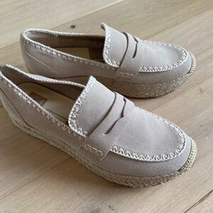 Dolce Vita Tan Espadrilles In size 7.5. NWOT